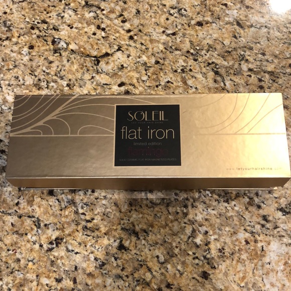 Flat Iron in Limited Edition Flamingo - Picture 2 of 3